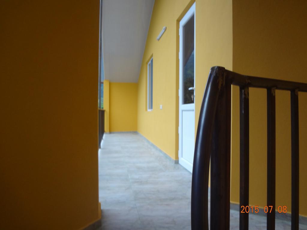 Twins Hotel Gonio Phòng bức ảnh